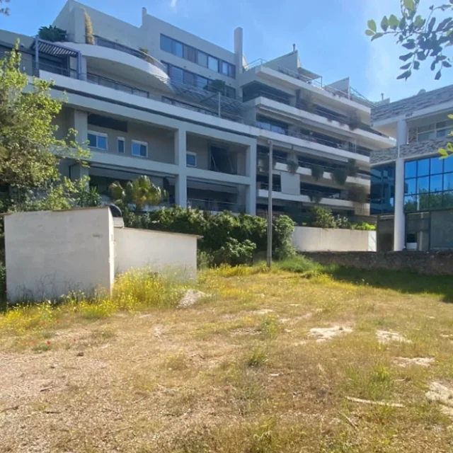 «Μάχη» για οικόπεδο-φιλέτο 4 εκατ. ευρώ στη Γλυφάδα – Το Δημόσιο απαντά στις διεκδικήσεις
