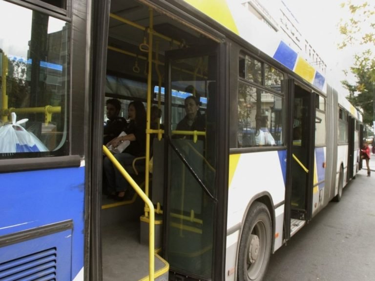 Η λεωφορειακή γραμμή 140: Η διαδρομή που ενώνει το κέντρο της Αθήνας με τη Γλυφάδα