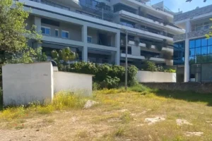 «Μάχη» για οικόπεδο-φιλέτο 4 εκατ. ευρώ στη Γλυφάδα – Το Δημόσιο απαντά στις διεκδικήσεις